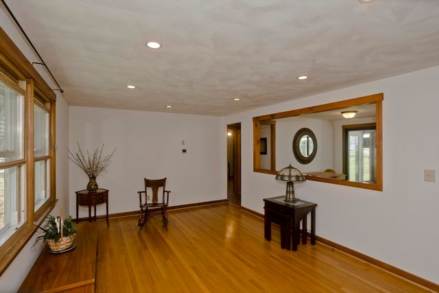 19 Dennis St, Springfield, MA 01118