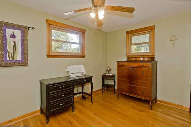 19 Dennis St, Springfield, MA 01118