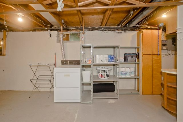 19 Dennis St, Springfield, MA 01118
