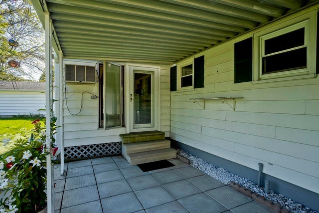19 Dennis St, Springfield, MA 01118