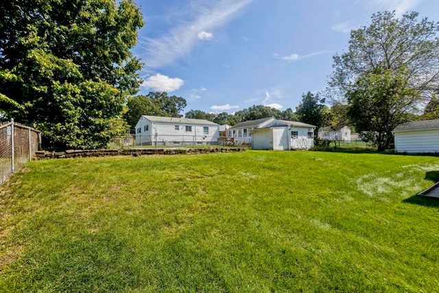 19 Dennis St, Springfield, MA 01118
