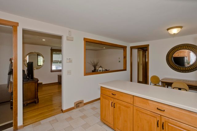 19 Dennis St, Springfield, MA 01118