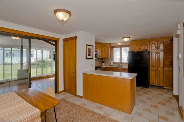 19 Dennis St, Springfield, MA 01118