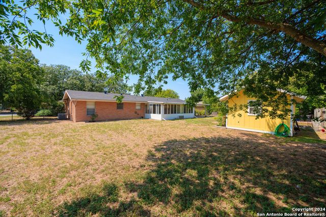 221 WINDCREST DR, Windcrest, TX 78239