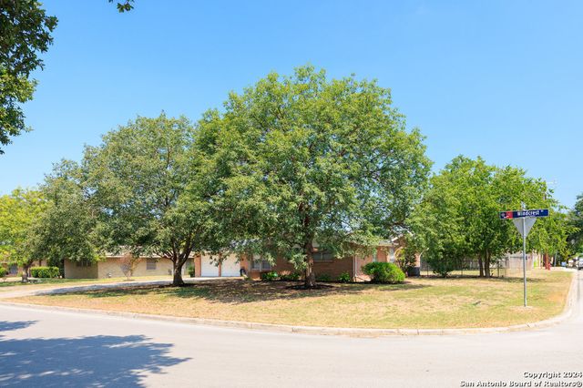 221 WINDCREST DR, Windcrest, TX 78239