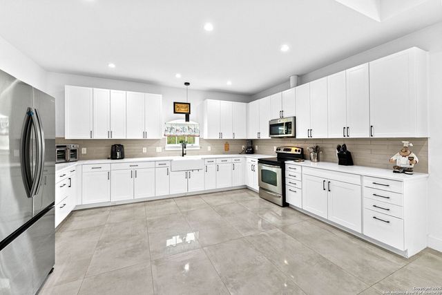 7074 Newman Blvd, Kyle, TX 78640