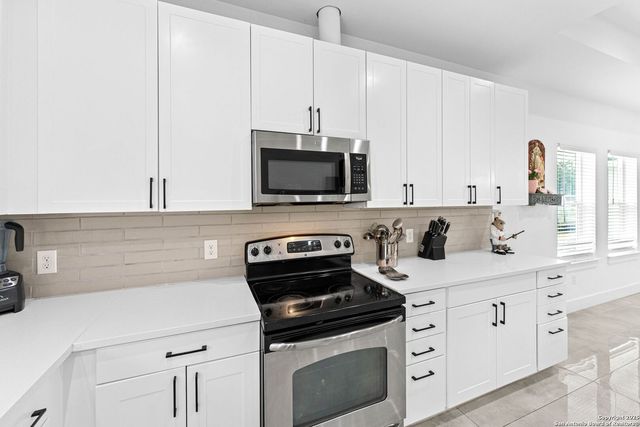 7074 Newman Blvd, Kyle, TX 78640