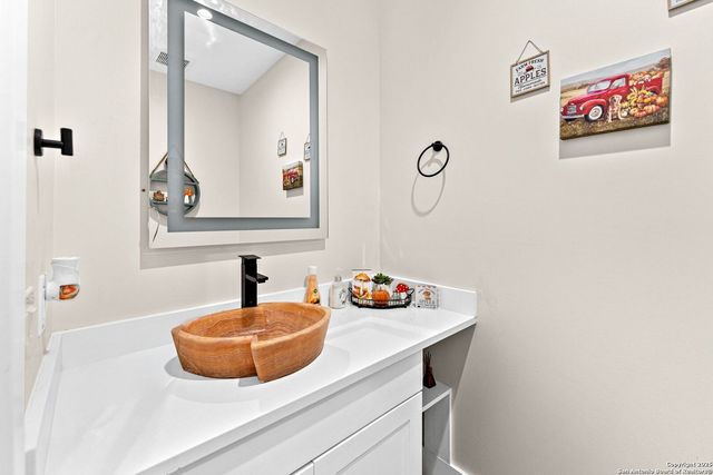 7074 Newman Blvd, Kyle, TX 78640