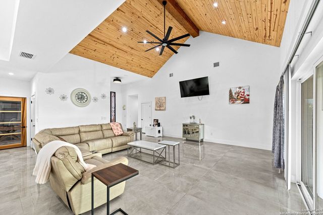 7074 Newman Blvd, Kyle, TX 78640