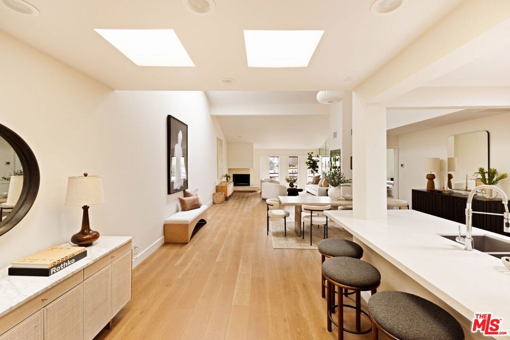 Image 13 of property listing at 1520 S Beverly Glen Boulevard 507, Los Angeles, CA 90024