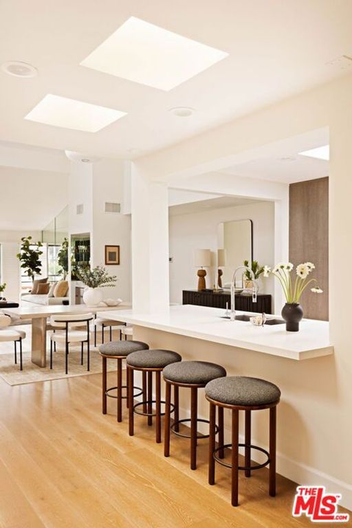 Image 14 of property listing at 1520 S Beverly Glen Boulevard 507, Los Angeles, CA 90024