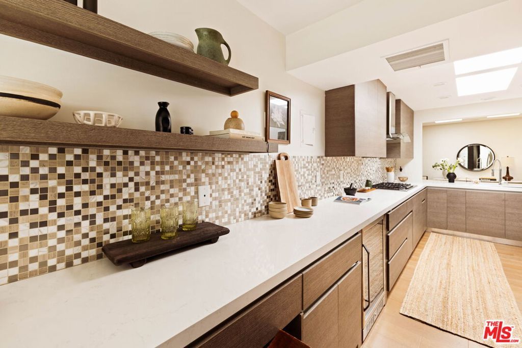 Image 18 of property listing at 1520 S Beverly Glen Boulevard 507, Los Angeles, CA 90024