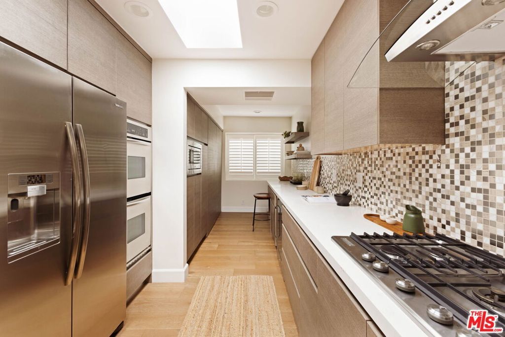 Image 19 of property listing at 1520 S Beverly Glen Boulevard 507, Los Angeles, CA 90024