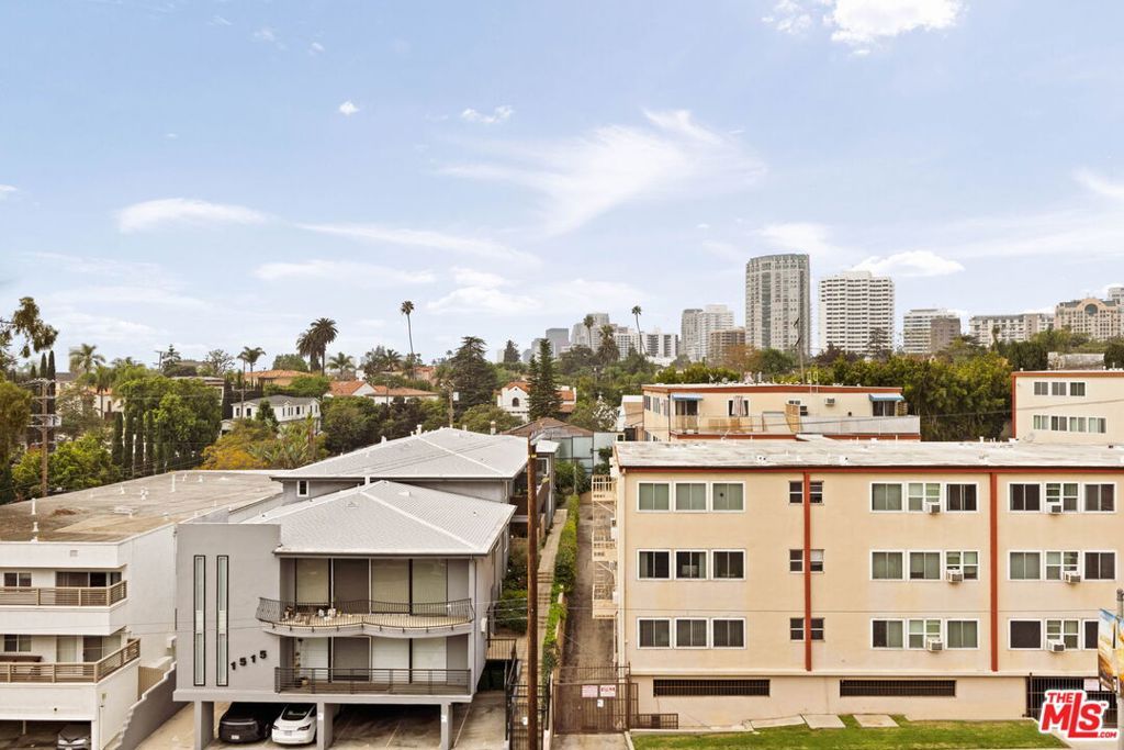 Image 25 of property listing at 1520 S Beverly Glen Boulevard 507, Los Angeles, CA 90024
