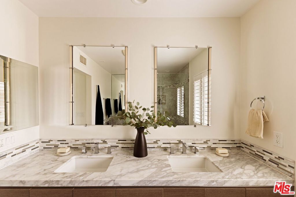 Image 27 of property listing at 1520 S Beverly Glen Boulevard 507, Los Angeles, CA 90024