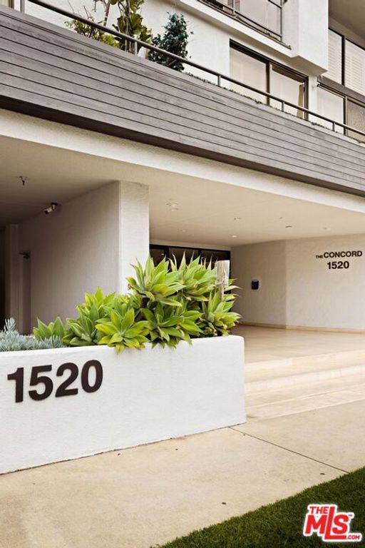Image 2 of property listing at 1520 S Beverly Glen Boulevard 507, Los Angeles, CA 90024