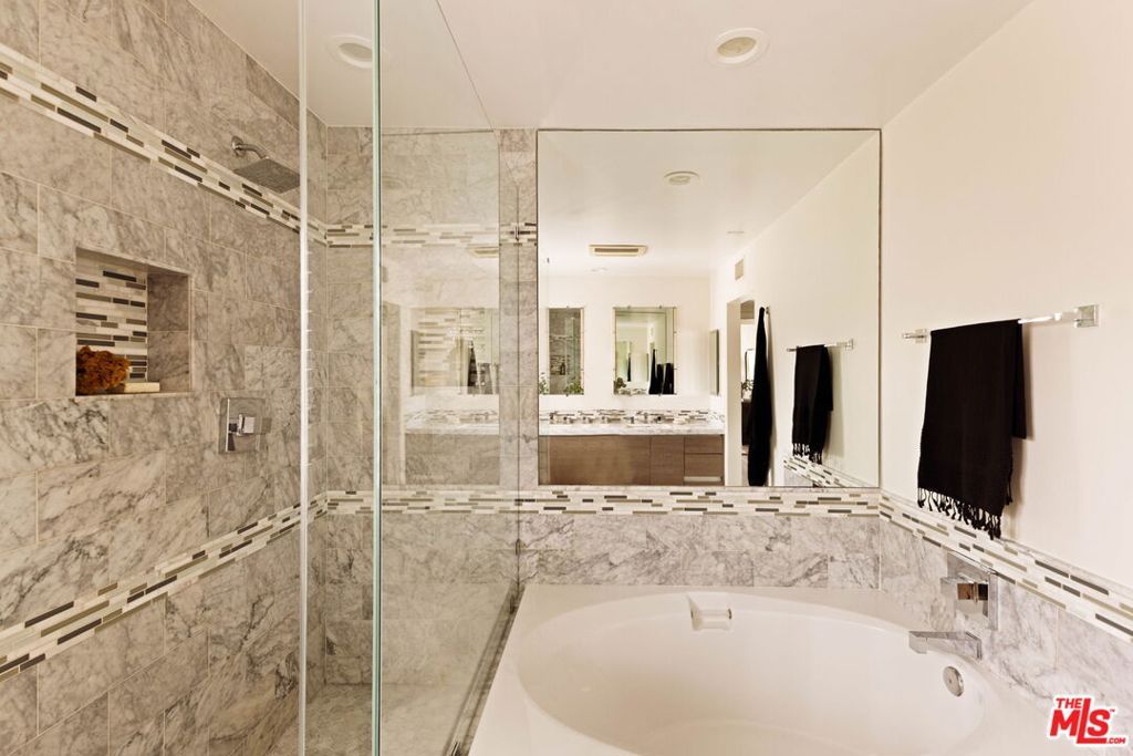 Image 29 of property listing at 1520 S Beverly Glen Boulevard 507, Los Angeles, CA 90024