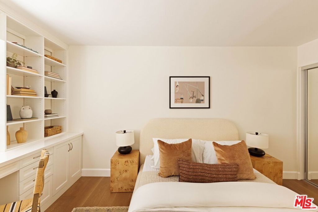 Image 31 of property listing at 1520 S Beverly Glen Boulevard 507, Los Angeles, CA 90024