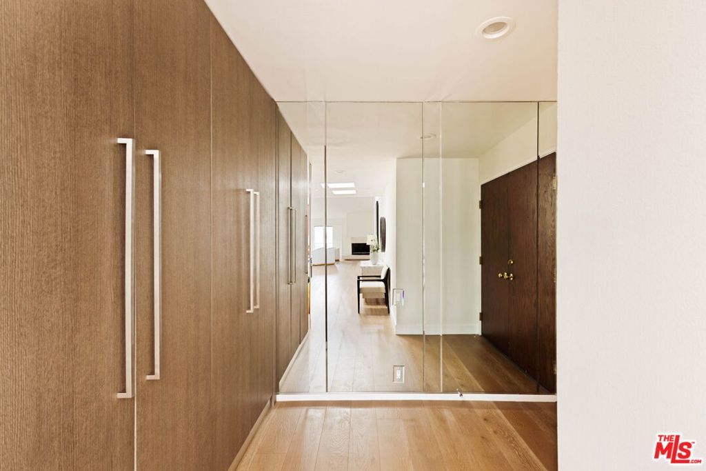 Image 34 of property listing at 1520 S Beverly Glen Boulevard 507, Los Angeles, CA 90024