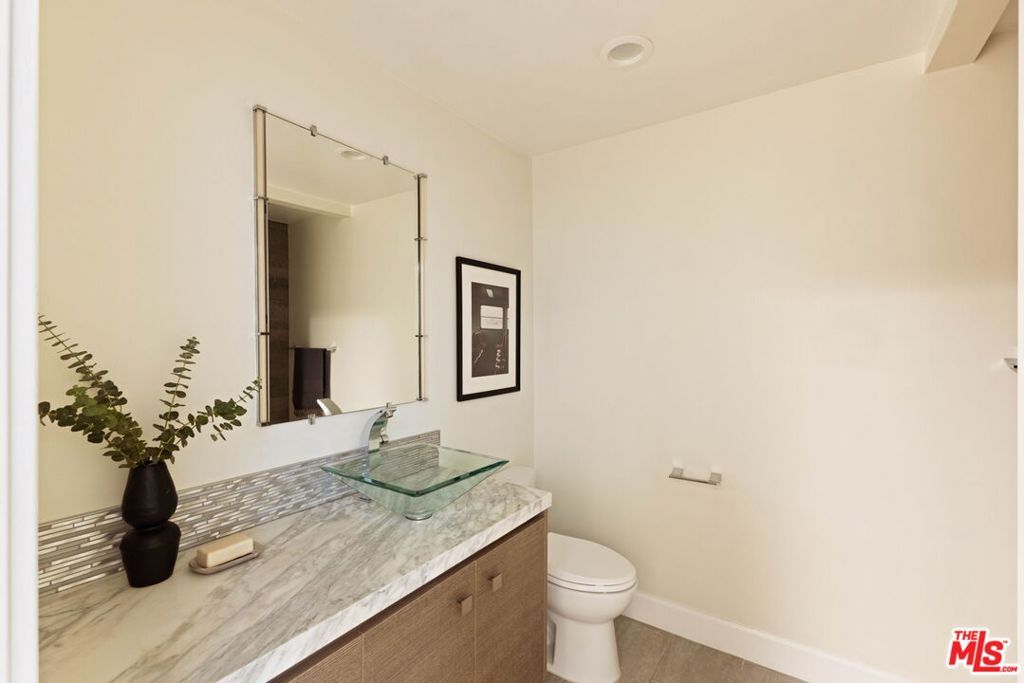 Image 35 of property listing at 1520 S Beverly Glen Boulevard 507, Los Angeles, CA 90024