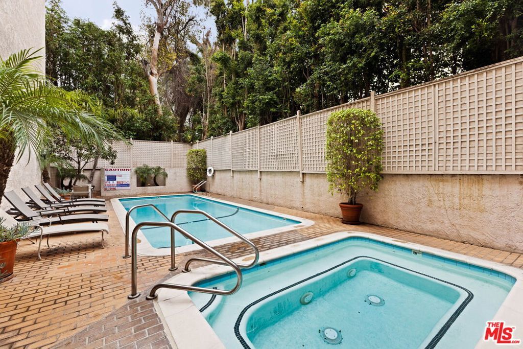 Image 37 of property listing at 1520 S Beverly Glen Boulevard 507, Los Angeles, CA 90024
