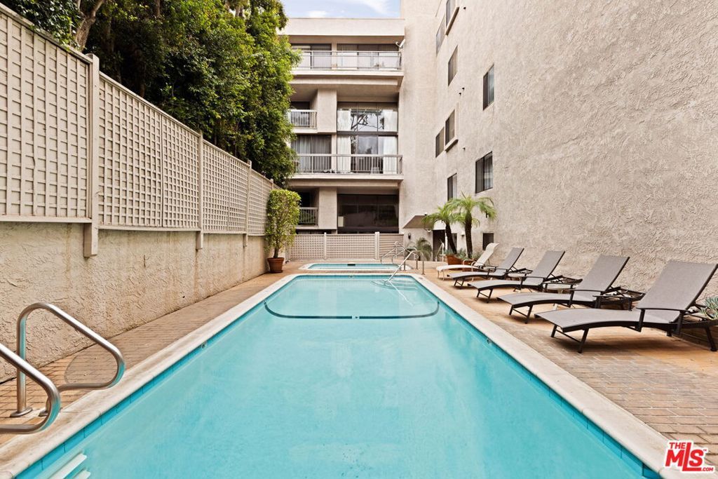 Image 38 of property listing at 1520 S Beverly Glen Boulevard 507, Los Angeles, CA 90024