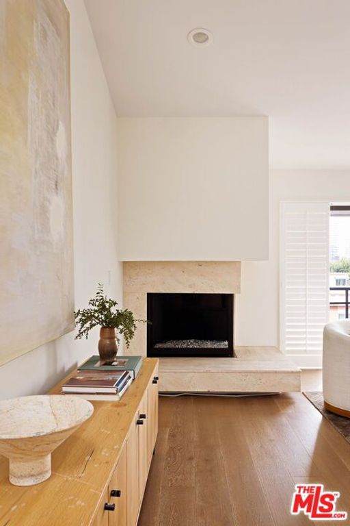 Image 4 of property listing at 1520 S Beverly Glen Boulevard 507, Los Angeles, CA 90024