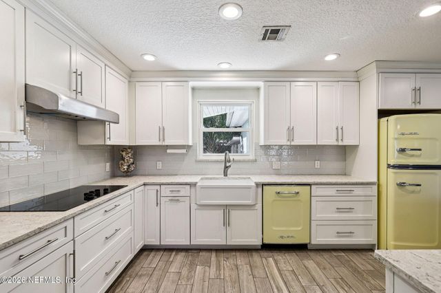 1911 TANGLEWOOD Road, Jacksonville Beach, FL 32250