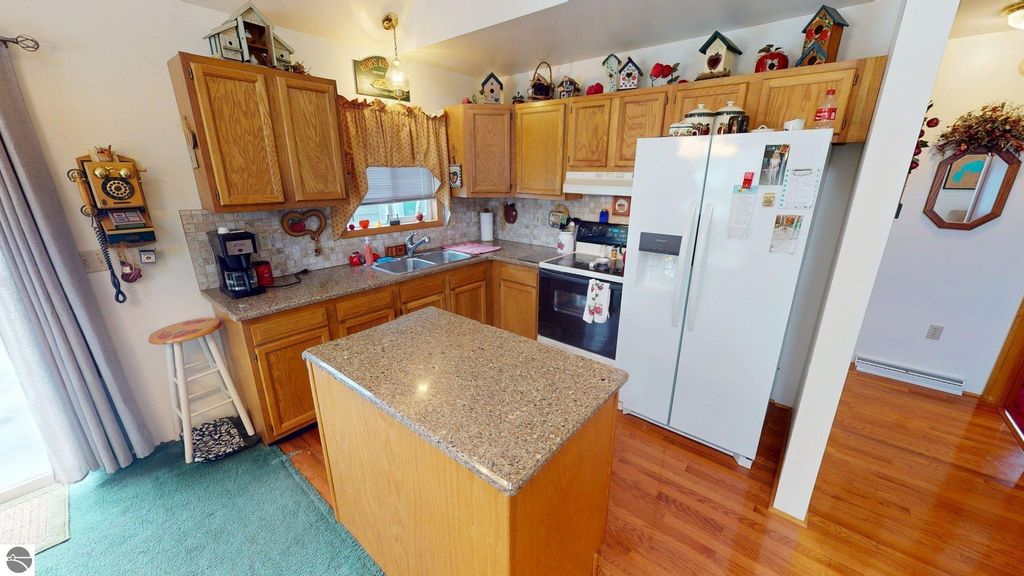 Image 4 of property listing at 144 Garfield, Roscommon, MI 48653