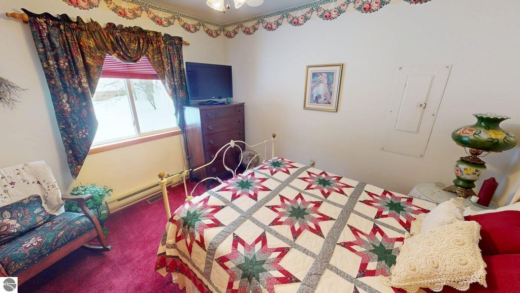 Image 6 of property listing at 144 Garfield, Roscommon, MI 48653