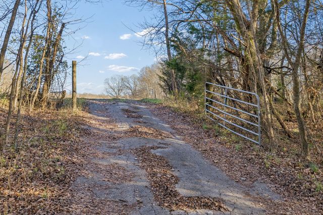 3819 Old Highway 13, Cumberland City, TN 37050