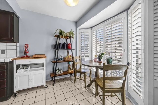 984 W Riverside Drive, Burbank, CA 91506