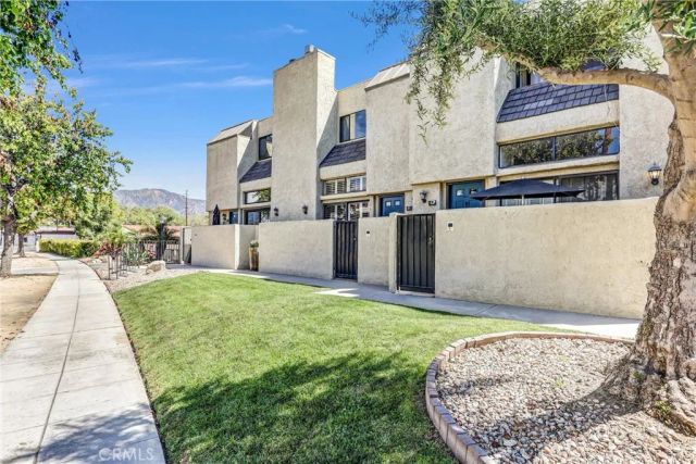 984 W Riverside Drive, Burbank, CA 91506