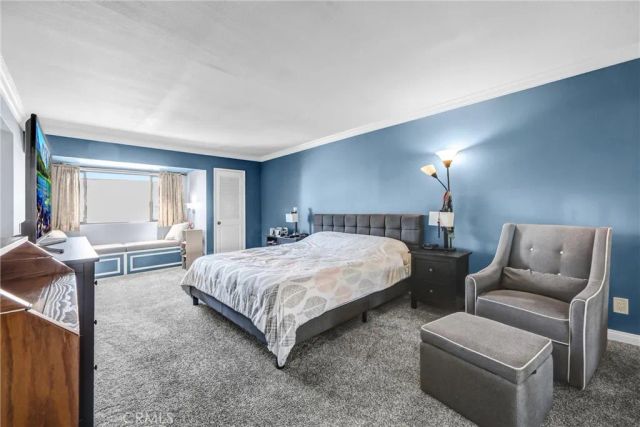 984 W Riverside Drive, Burbank, CA 91506
