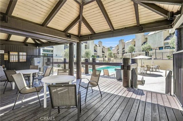 984 W Riverside Drive, Burbank, CA 91506