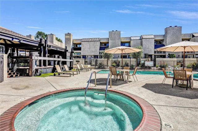 984 W Riverside Drive, Burbank, CA 91506