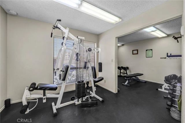 984 W Riverside Drive, Burbank, CA 91506