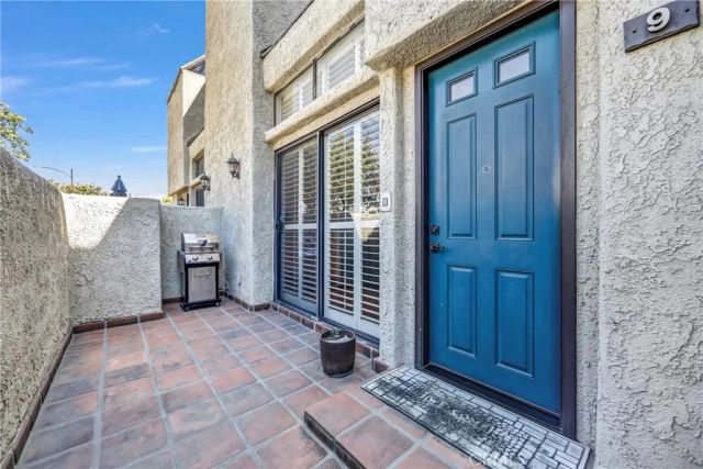 984 W Riverside Drive, Burbank, CA 91506