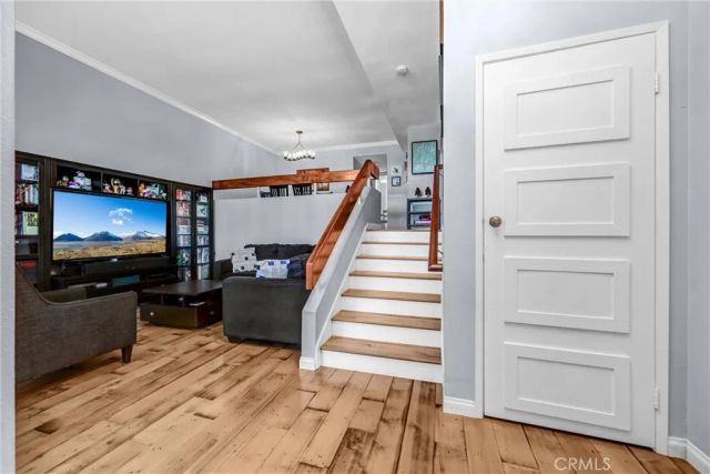 984 W Riverside Drive, Burbank, CA 91506