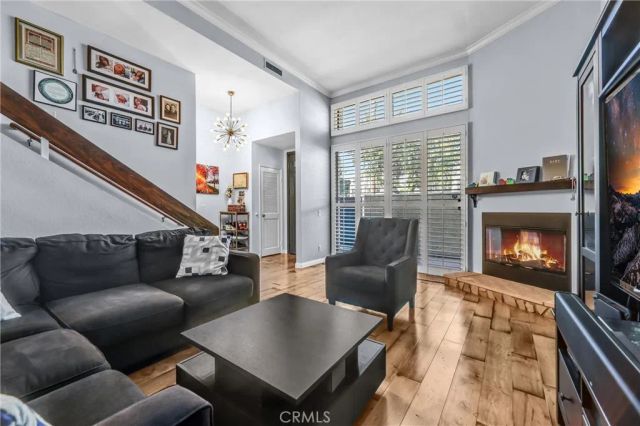 984 W Riverside Drive, Burbank, CA 91506
