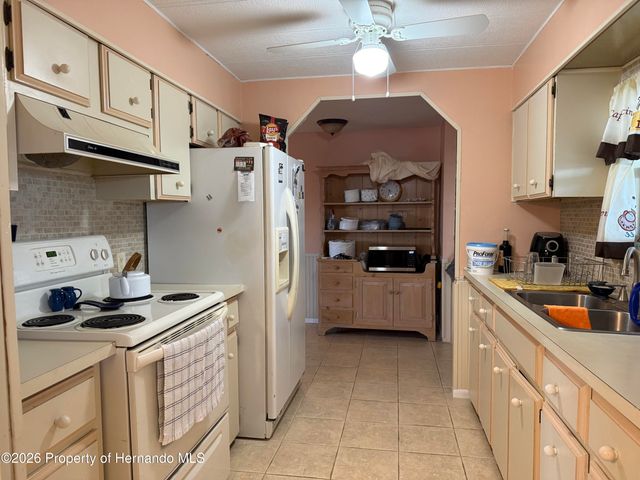12567 Fairway Avenue, Brooksville, FL 34613