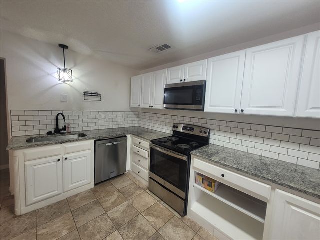 1921 Pelican Drive N, Pelican Bay, TX 76020