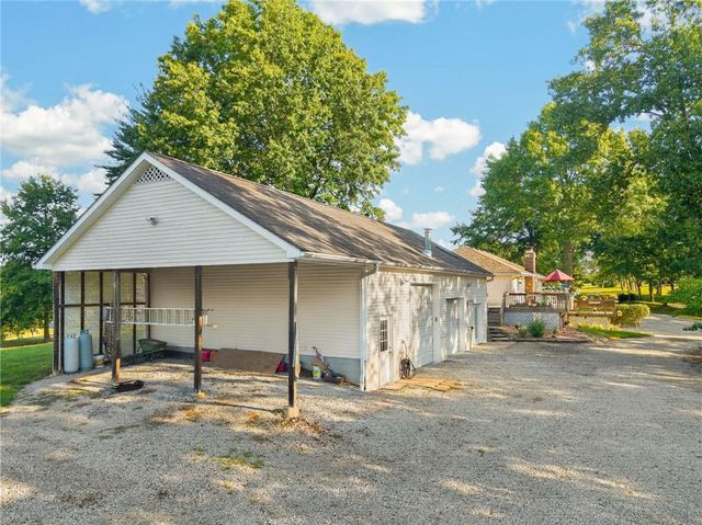 15007 Northern Hills Drive, Holt, MO 64068