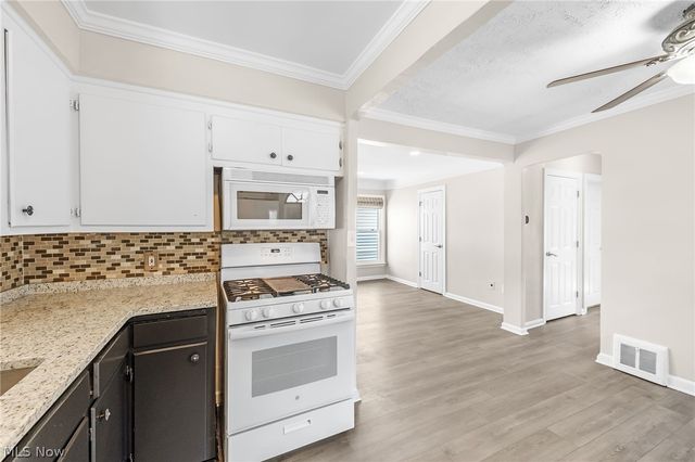 1653 Woodhurst Avenue, Mayfield Heights, OH 44124