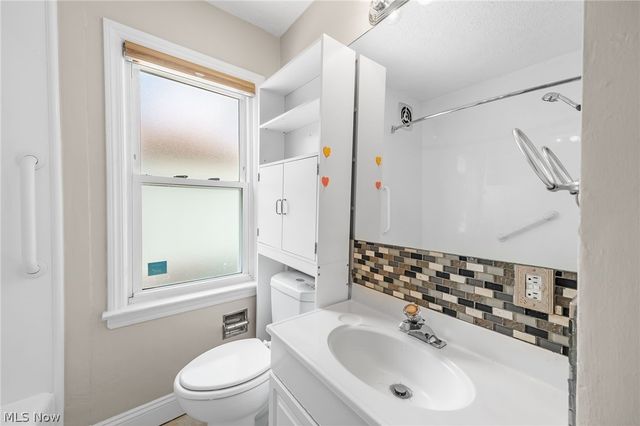 1653 Woodhurst Avenue, Mayfield Heights, OH 44124