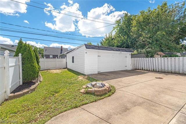 1653 Woodhurst Avenue, Mayfield Heights, OH 44124