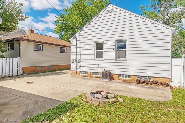 1653 Woodhurst Avenue, Mayfield Heights, OH 44124