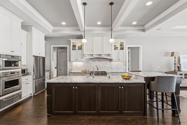 13675 N Legacy Hills DRIVE, Mequon, WI 53097