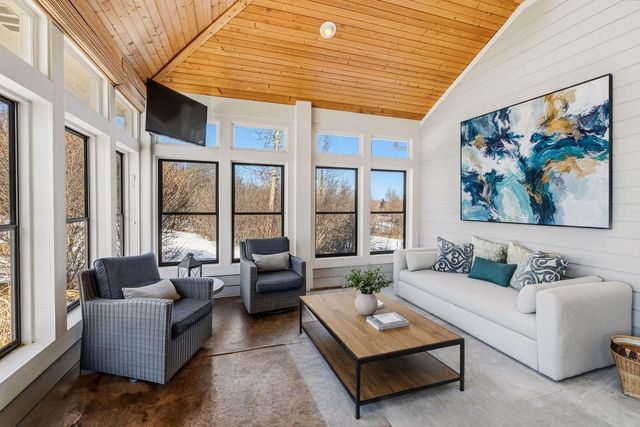 13675 N Legacy Hills DRIVE, Mequon, WI 53097