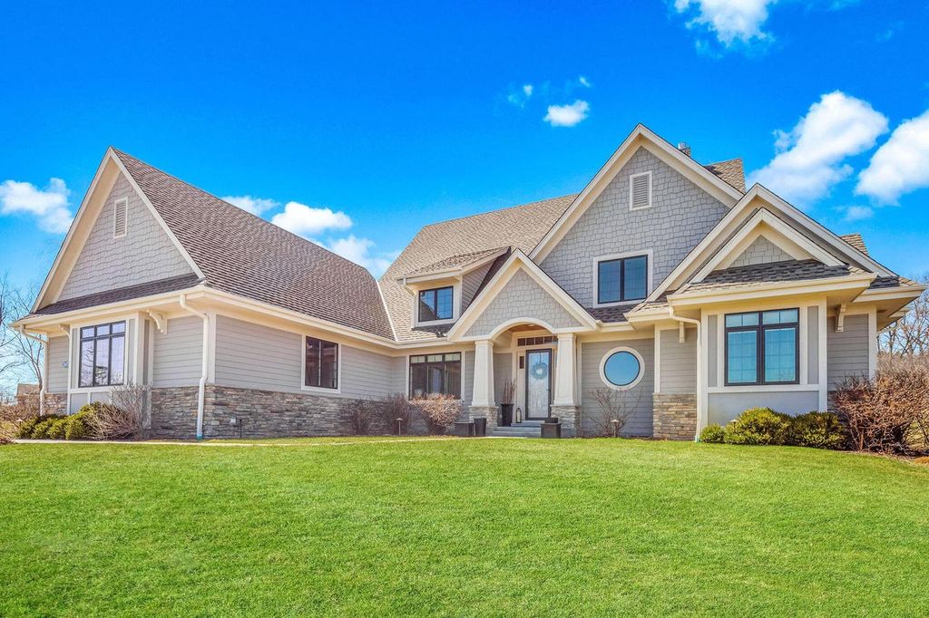 13675 N Legacy Hills DRIVE, Mequon, WI 53097